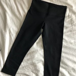 NWOT Lululemon Wunder Under Crops